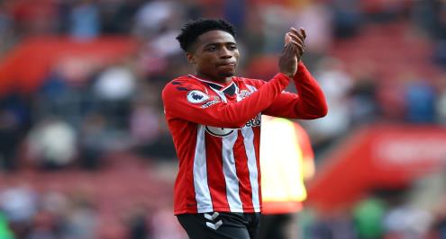 تقرير: أرسنال يواصل اهتمامه بمدافع ساوثامبتون